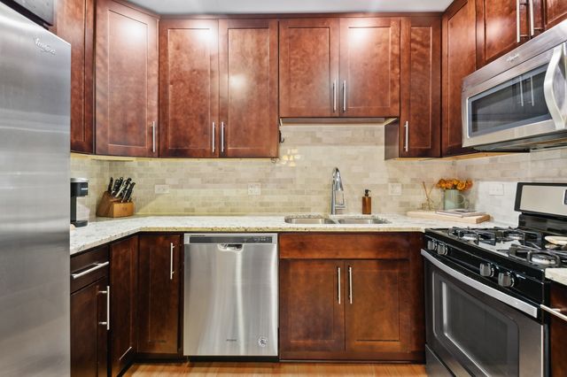 1607 W Sunnyside Avenue, Chicago, IL 60640