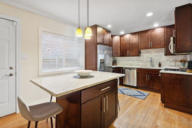 1607 W Sunnyside Avenue, Chicago, IL 60640