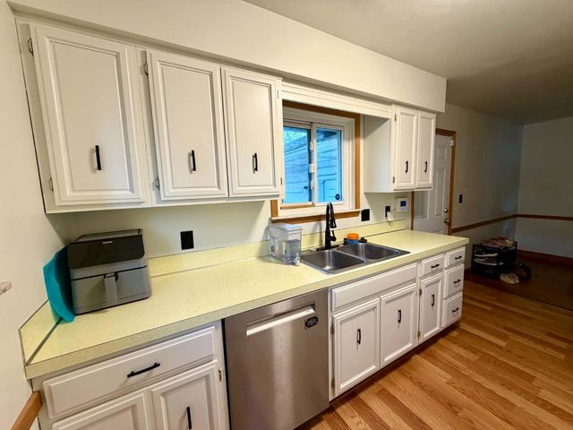 433 Harriet Avenue, Delta Twp, MI 48917