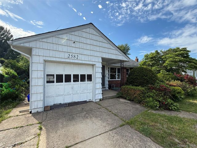 2582 Oceanside Road, Oceanside, NY 11572