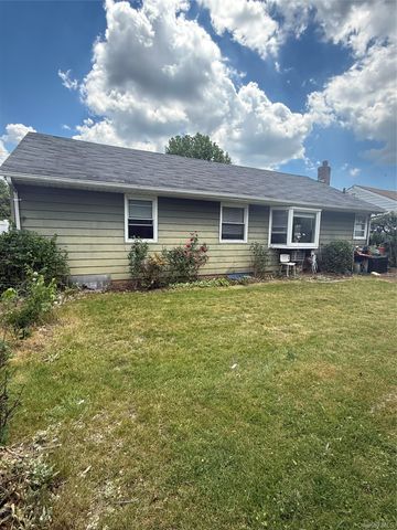 2582 Oceanside Road, Oceanside, NY 11572