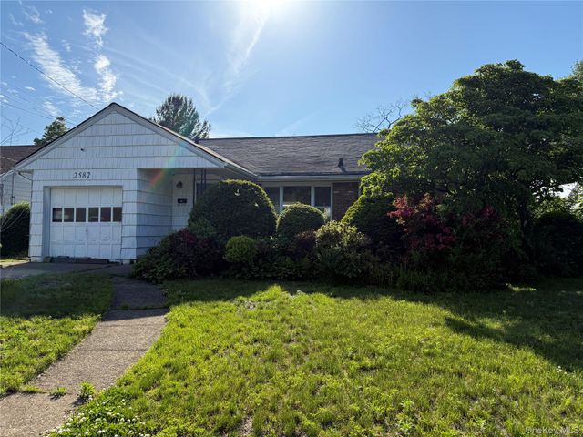 2582 Oceanside Road, Oceanside, NY 11572
