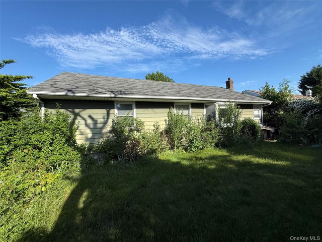 2582 Oceanside Road, Oceanside, NY 11572
