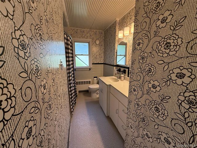 2582 Oceanside Road, Oceanside, NY 11572