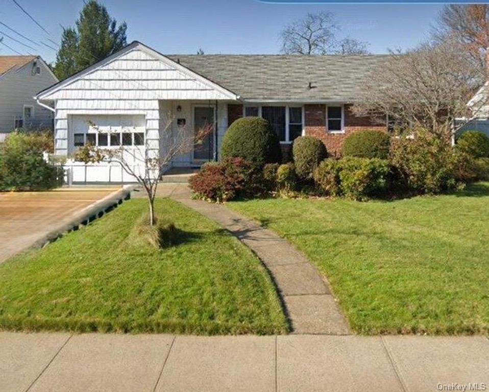 2582 Oceanside Road, Oceanside, NY 11572