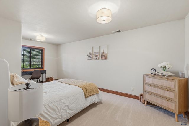 6668 BERWICK CT, Rapid City, SD 57702