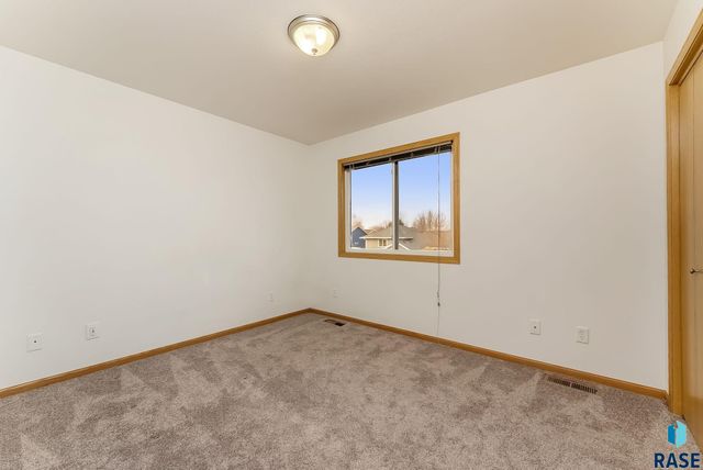 3008 W Courtyard Ln Lane, Sioux Falls, SD 57108