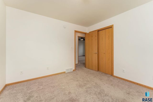 3008 W Courtyard Ln Lane, Sioux Falls, SD 57108