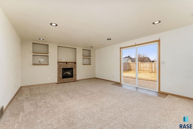 3008 W Courtyard Ln Lane, Sioux Falls, SD 57108