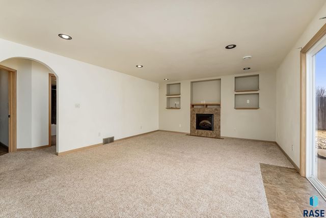 3008 W Courtyard Ln Lane, Sioux Falls, SD 57108