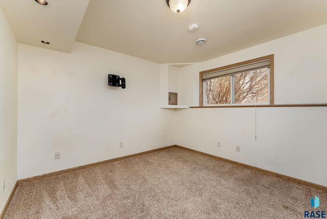3008 W Courtyard Ln Lane, Sioux Falls, SD 57108