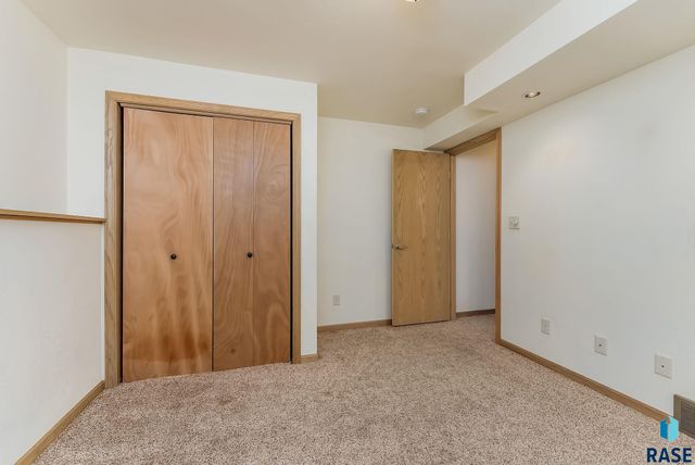 3008 W Courtyard Ln Lane, Sioux Falls, SD 57108