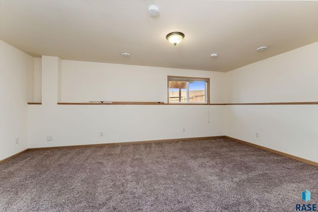 3008 W Courtyard Ln Lane, Sioux Falls, SD 57108