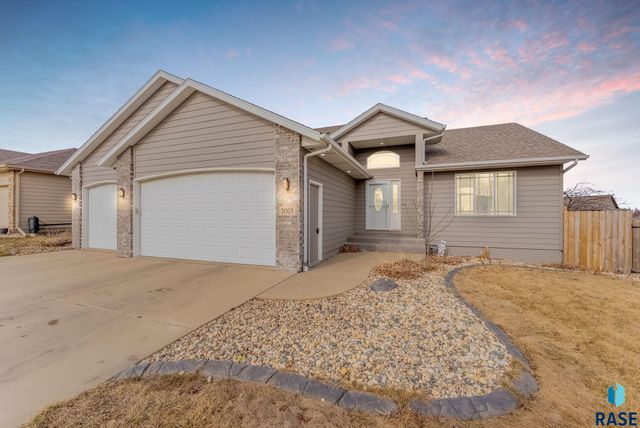 3008 W Courtyard Ln Lane, Sioux Falls, SD 57108