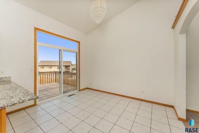 3008 W Courtyard Ln Lane, Sioux Falls, SD 57108