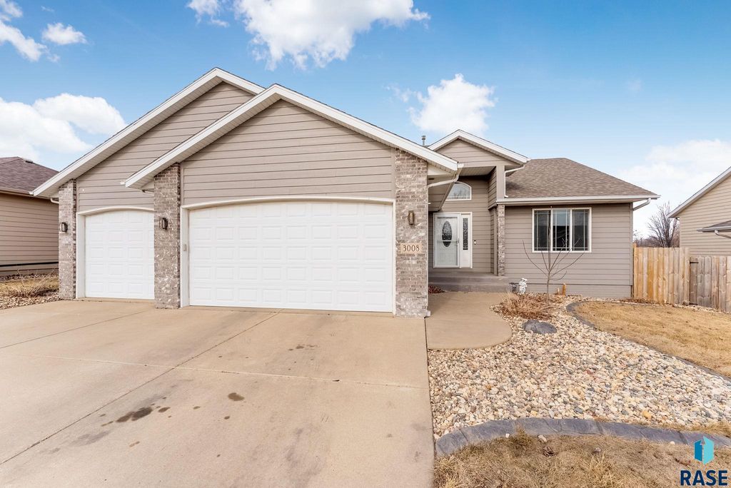 3008 W Courtyard Ln Lane, Sioux Falls, SD 57108