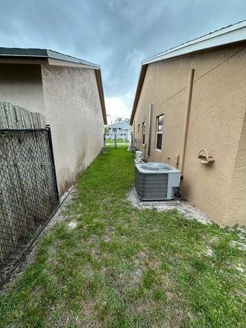 1010 Salmon Isle, Green Acres, FL 33413