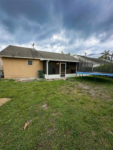 1010 Salmon Isle, Green Acres, FL 33413