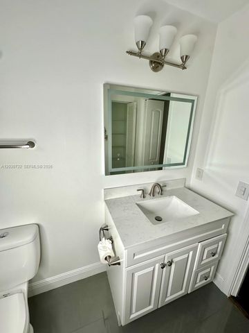 1010 Salmon Isle, Green Acres, FL 33413