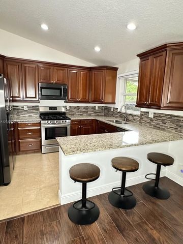 1010 Salmon Isle, Green Acres, FL 33413