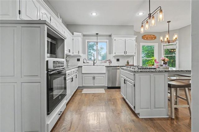 14935 W 76th Street, Lenexa, KS 66216