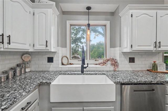 14935 W 76th Street, Lenexa, KS 66216