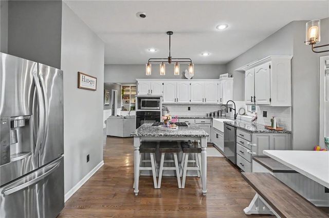 14935 W 76th Street, Lenexa, KS 66216