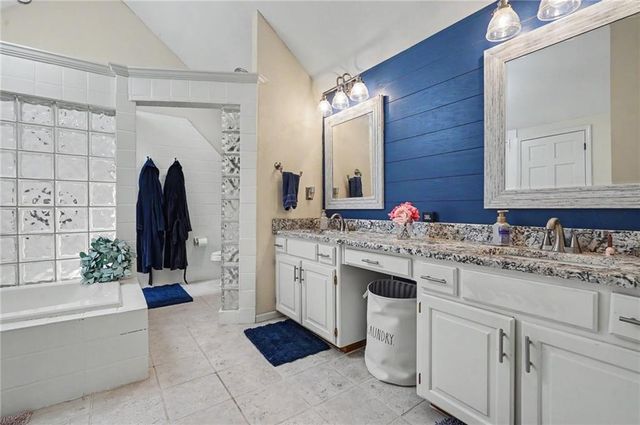 14935 W 76th Street, Lenexa, KS 66216