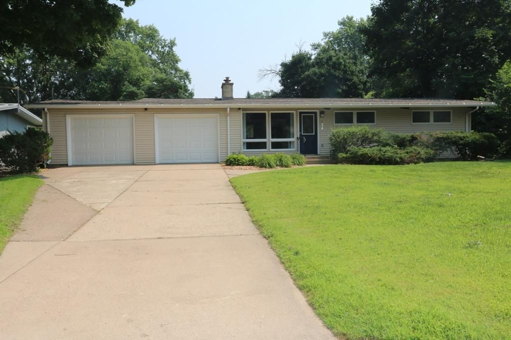 3024 Asbury Street, Roseville, MN 55113