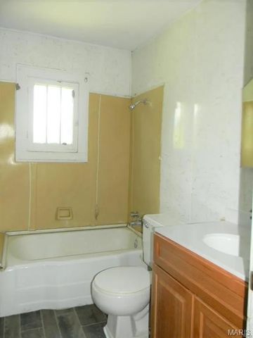 605 N Main Street, St Clair, MO 63077