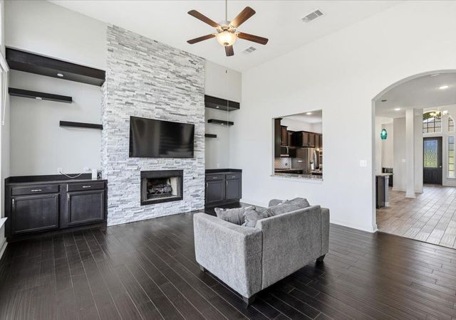 261 Ashleaf DR, Buda, TX 78610