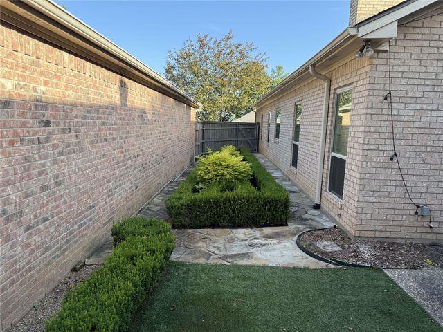 1116 Oak Garden Circle, Tyler, TX 75703
