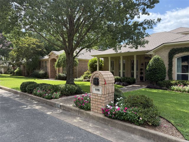1116 Oak Garden Circle, Tyler, TX 75703