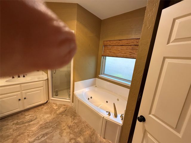 1116 Oak Garden Circle, Tyler, TX 75703