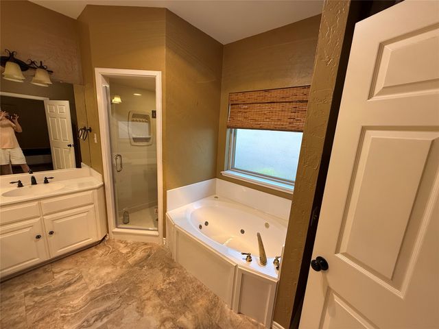 1116 Oak Garden Circle, Tyler, TX 75703