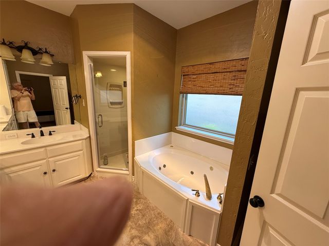 1116 Oak Garden Circle, Tyler, TX 75703