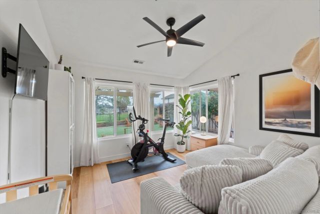 1938 Spyglass Cir, Vista, CA 92081