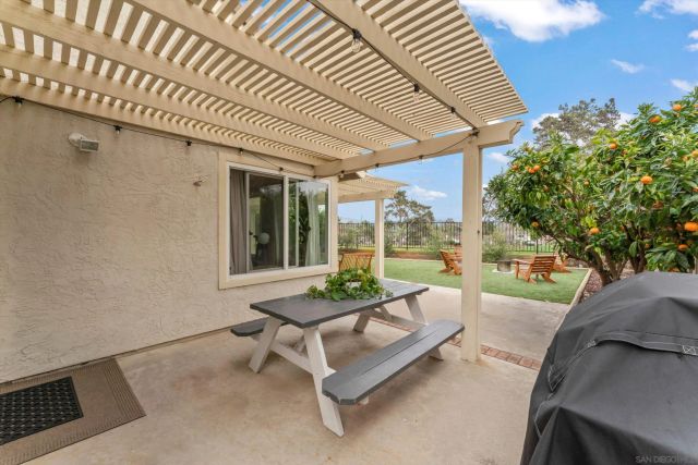 1938 Spyglass Cir, Vista, CA 92081