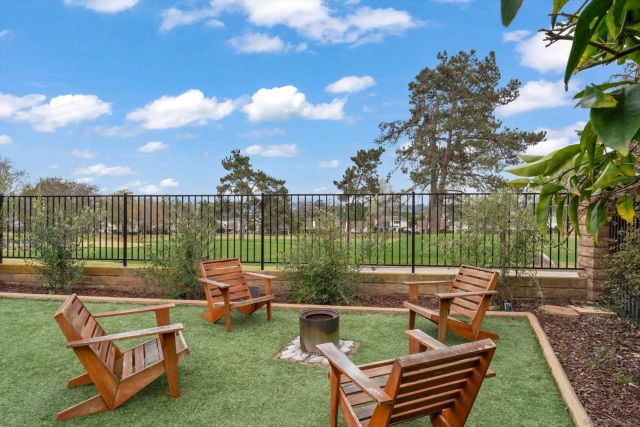 1938 Spyglass Cir, Vista, CA 92081