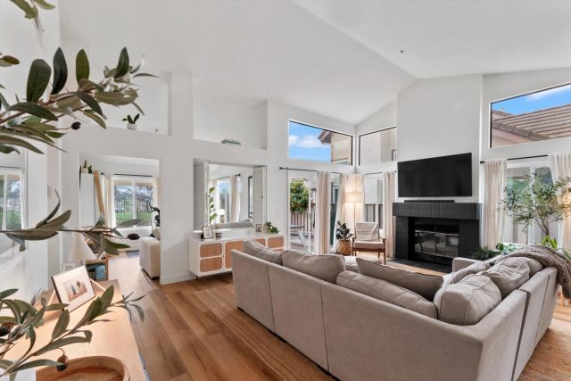 1938 Spyglass Cir, Vista, CA 92081