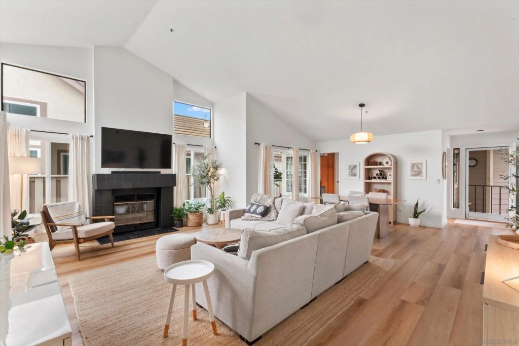 1938 Spyglass Cir, Vista, CA 92081