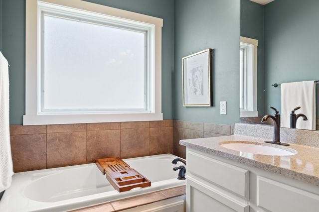 2843 Piccadilly Square, Ames, IA 50010