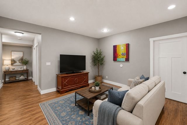 2843 Piccadilly Square, Ames, IA 50010