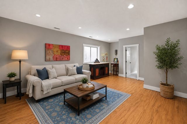 2843 Piccadilly Square, Ames, IA 50010