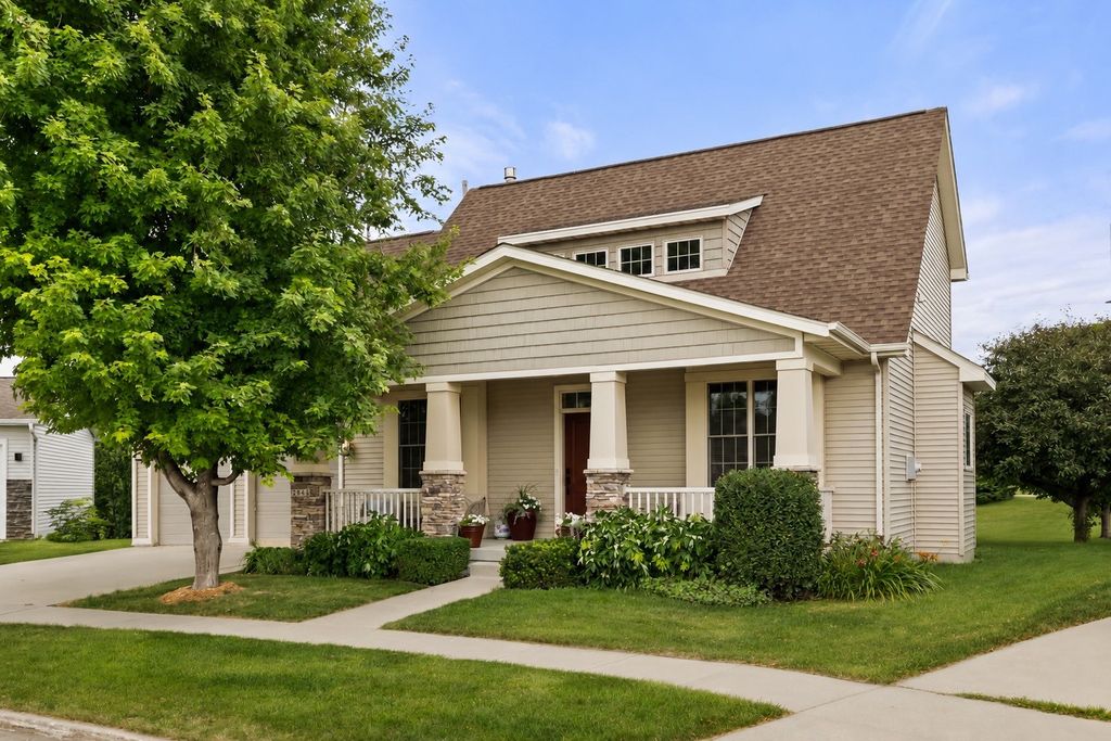 2843 Piccadilly Square, Ames, IA 50010