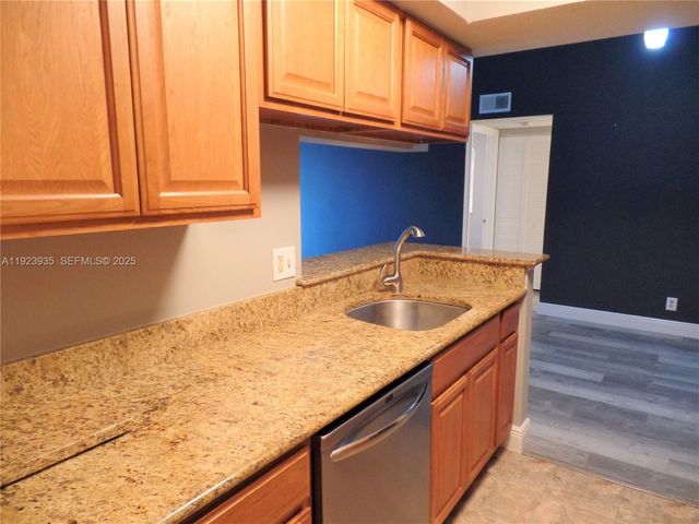 5612 Rock Island Rd 151, Tamarac, FL 33319