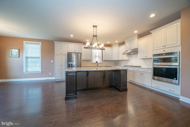 3701 PARRIS BLVD, Newtown Square, PA 19073