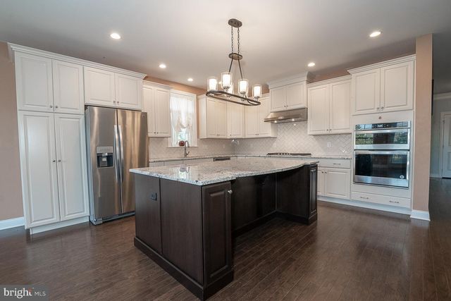 3701 PARRIS BLVD, Newtown Square, PA 19073