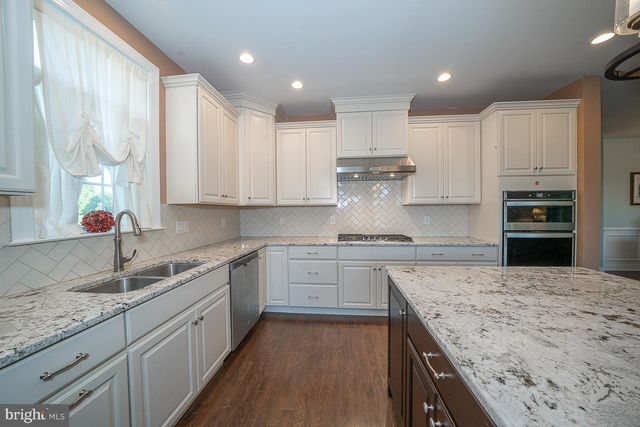 3701 PARRIS BLVD, Newtown Square, PA 19073