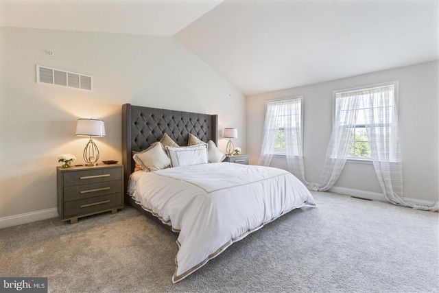 3701 PARRIS BLVD, Newtown Square, PA 19073
